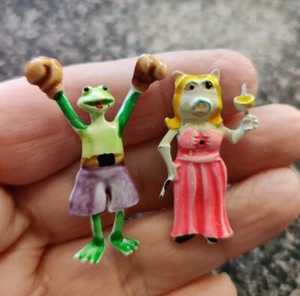 Miss Piggy Enamel Gown Glass + Kermit The Frog Boxing Pins Muppets Sesame Street - Picture 1 of 3
