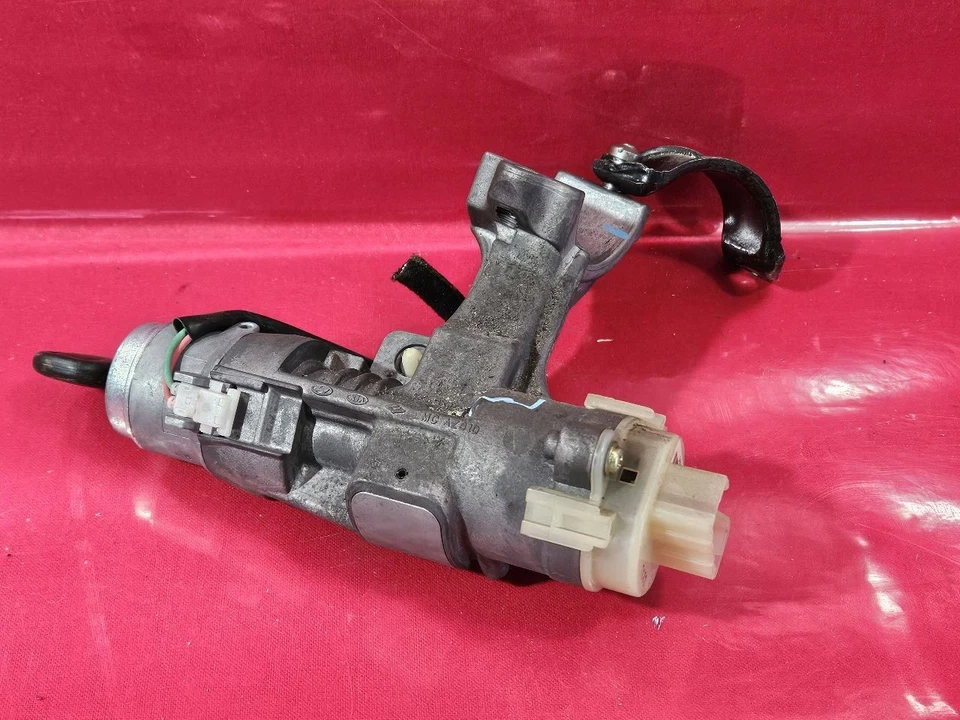 06-11 Hyundai Accent MANUAL TRANS Ignition Lock Cylinder Switch Housing w/ Key - Image 1 of 4