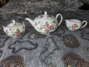 Wedgwood Charnwood Bone China Tea Pot w/Lid, Sugar w/ Lid & Cream England - Picture 1 of 8