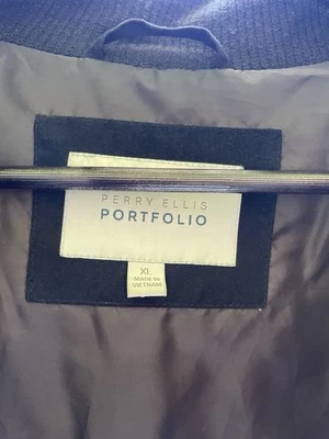 Chaqueta Universitaria Perry Ellis Portfolio Negra y Gris Puffer - Talla XL Foto 1 de 4