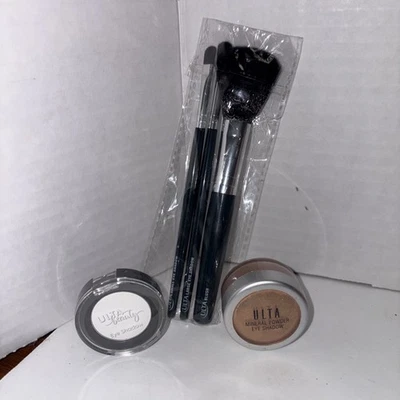 Ulta Trio! Fórmula cremosa Pure as Snow, sombra mineral dorada y 3 cepillos Foto 1 de 2