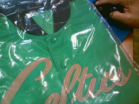 BOSTON CELTICS NBA SATIN SIZE LARGE SNAP JACKET NEW Cover