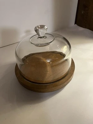 cheese tray with glass dome wood 7" diameter footed weighs 2lbs 9oz - Image 1 of 4