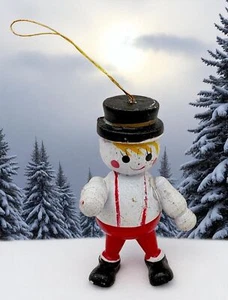 Vintage Christbaumschmuck Holzimitat zum Aufziehen Junge handbemalt lächelnd - Bild 1 von 8