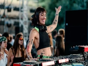 Indira Paganotto Live Techno Audio & Video DJ-Sets 128GB USB SPECIAL (2019-2025) - Bild 1 von 8