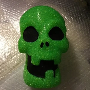 Melted Plastic Light - Green Skull - Halloween - Tested Works - 9x6x6 In. - Picture 1 of 7