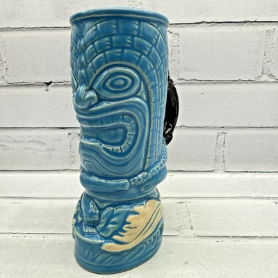 Taza Tiki Farm Tiki Cat de Anthony Carpenter Surfing Blue Wave 2017 Foto 1 de 4