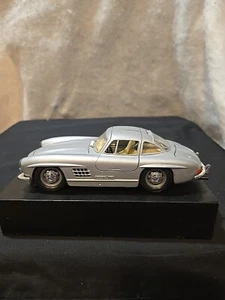 Burago Mercedes Benz 1954 300SL GULLWING SILVER 1/24 scale Diecast Model Car - Picture 1 of 24