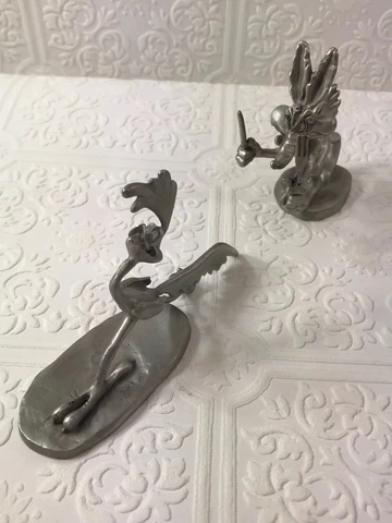 Warner Bros. 1994 Rawcliffe Pewter Figures, Road Runner and Wile E. Coyote Cover