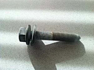 2004-2008 BMW 750i 750Li E65 E66 ~ 1 FRONT AXLE HEX SCREW WITH FLANGE - Foto 1 di 3