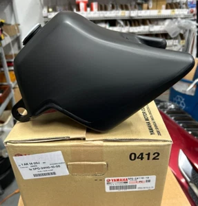 5PG-24110-10-00 Yamaha Fuel tank comp BLACK New Genuine OEM Part PW50 '85-'25 - Bild 1 von 1