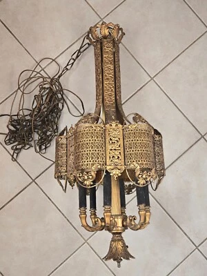 VINTAGE REGENCY 6 LIGHT CHANDELIER GILT ORMOLU METAL & MOTTLED AMBER GLASS - Image 1 of 4