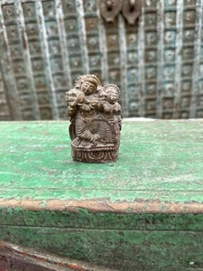 Antigua escultura de dios hindú Radha Krishna tallada a mano en piedra marrón antigua - Imagen 1 de 7