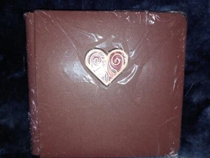 Álbum Creative Memories 7x7"" Cubierta marrón corazón Cherish Heart nuevo de lote antiguo boda - Imagen 1 de 2