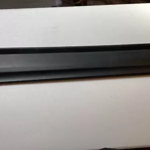 2018-2020 Chevrolet Equinox black front lower driver side Door Trim Molding OEM - Bild 1 von 8