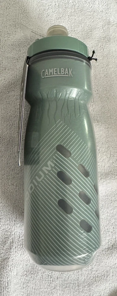 Botella de agua aislada CamelBak Podium Chill 21 oz verde claro SAGE **NUEVA** Foto 1 de 1