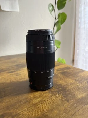 SONY Lens for DSLR Camera M/N SAL75300 f/4.5-5.6 (75-300mm Zoom) 1.5m/4.9ft - Image 1 of 4