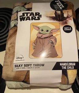 “New” Baby Yoda The Child 40”X50” Star Wars Mandalorian Silky Super Soft Throw - Picture 1 of 2