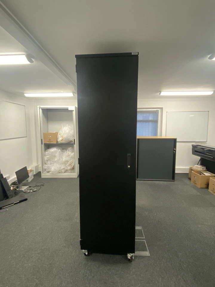 42U Server rack Cabinet 600 (W) x 800 (D) Free Standing data cabinet  - Image 1 of 1