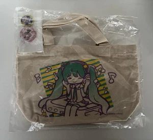 *SELLADO* BOLSO DE MANO DE LONA DE ANIME HATSUNE MIKU Y DOS BOTONES DE HAPPY KUJI DE JAPÓN - Imagen 1 de 4