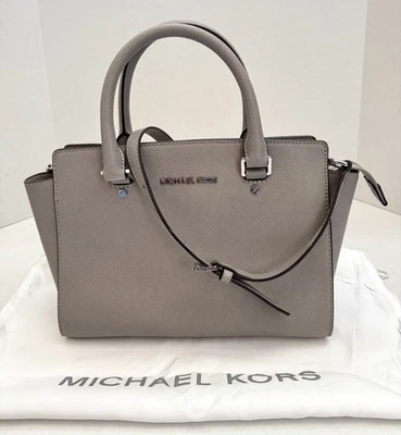 Bolso Bandolera Michael Kors Selma Cuero Gris Perla Mediano Foto 1 de 4
