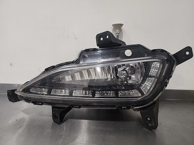 92202D3100 2016 - 2018 Hyundai Tucson RH Passenger Foglight Halogen LED  Running - Image 1 of 4