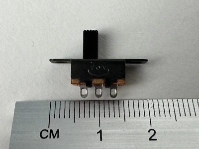 SWITCH ELECTRONICS 10x (GETESTET) SPDT Schiebeschalter 2 Positionen 3 Pin Mini Panel Schiebeschalter SS-12F15
