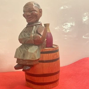 Anri handgeschnitzt Bar Set Mann sitzt auf Fass Flaschenöffner & Korkenzieher Italien - Bild 1 von 24