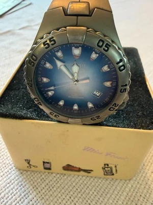2003 Fossel watch "Miss Fossil's Beauty Parlor" Foto 1 de 4