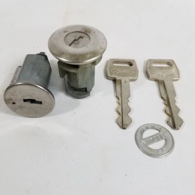 Cerraduras de encendido y maletero Ford de colección años 60 y 70 a juego dos llaves funcionando anillo de código Foto 1 de 4