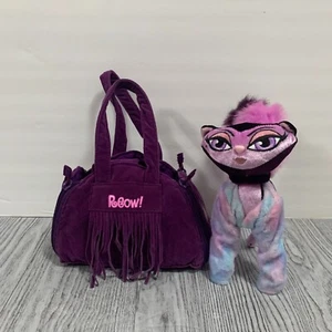 Bratz Petz lila Katze Daphne Regenbogenjacke beweglich Wackelkopf Plüschtier mit Tasche - Bild 1 von 12