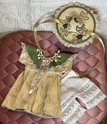 Старинный винтажный, бледно-желтый, зеленый шелк Франции кружевное платье. миньонета от 7 до 8 дюймов - Изображение 1 из 4