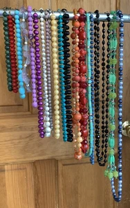 Vintage Modeschmuck Konvolut 18 Halsketten alle Kunststoffperlen - Bild 1 von 7