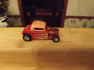 Hot Wheels, Editor's Choice, '32 Ford, rot & pink, 1:64 - gebraucht - Bild 1 von 2
