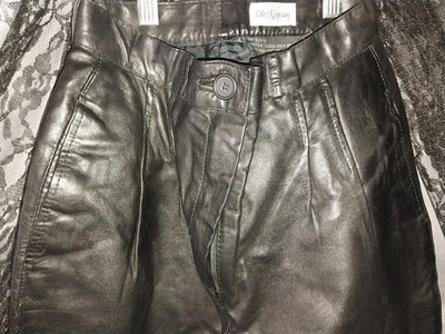 PANTALONES DISCOTECA VINTAGE AÑOS 80 OLEG CASSINI CUERO PLISADO AÑOS 80 PIERNA DELGADA ESCASOS TALLA 4 24" Foto 1 de 4