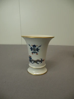Sehr schöne kleine Vase, Schwertermarke Meissen, Goldmalerei, Drachenmotiv - Bild 1 von 4