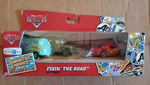 Paquete de 3 muelles de rueda clásicos de Disney Cars FILLMORE SARGE PALA Fixin The Road - Imagen 1 de 4