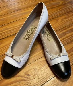 SALVATORE FERRAGAMO Cream Black Tan Leather Capped Toe Flats W/Bow Size 8.5 - Picture 1 of 10