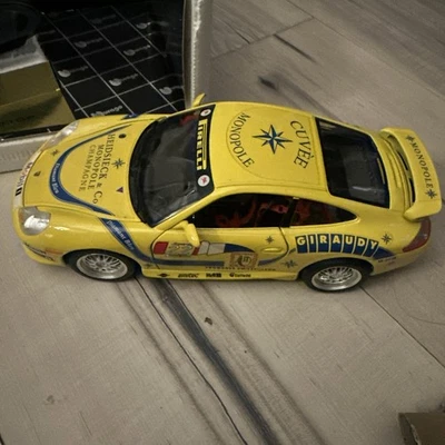 Burago Oro Escala 1/18 Diecast Porsche GT3 Cup Cuvee Monopolo Cod. 3395 Amarillo Foto 1 de 4