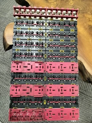 CAIXA DE FUSÍVEIS KENWORTH T600 T660 - Imagem 1 de 4