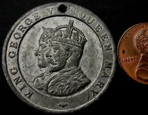 W934: 1911 George V and Queen Mary White Metal Royal Family CORONATION Medal - Picture 1 of 2