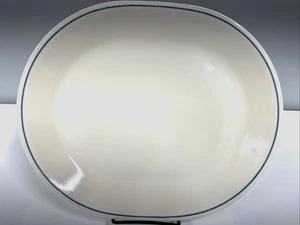 Plato ovalado para servir de piedra arenisca Corning Corelle 12 1/4" x 10" con borde a rayas azules - Imagen 1 de 4
