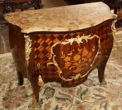 Fine Quality 19th Century French Bombe Bronze Mounted Louis XV Chest Commode - Image 1 of 4