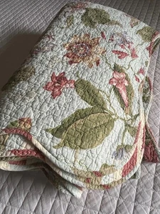 Waverly Laurel Springs Opal Reversible Floral Quilt Coverlet Cottagecore 88x90 - Picture 1 of 14