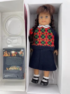 American Girl  6 1/2" Mini Doll Molly McIntire w/ box and Mini book - Picture 1 of 7