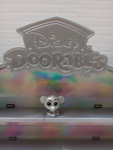 Disney 100 Doorables Platinum Exclusive collectible figure- Simba from Lion King Cover