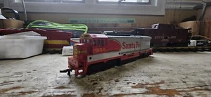 Bachmann HO Scale Santa Fe U36B Diesel Locomotive - Picture 1 of 10