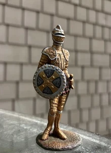 Rare Veronese Myths & Legends PEWTER Knight in Gold Armor Medieval Figure - Picture 1 of 5