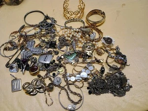 Vintage Jewelry Lot Wear And Parts/Repairs - Picture 1 of 16