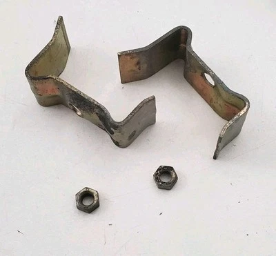 Porsche 944 Soporte Montaje Tuercas Soporte Abrazadera MARCADOR LATERAL TRASERO LUZ ROJA Foto 1 de 4